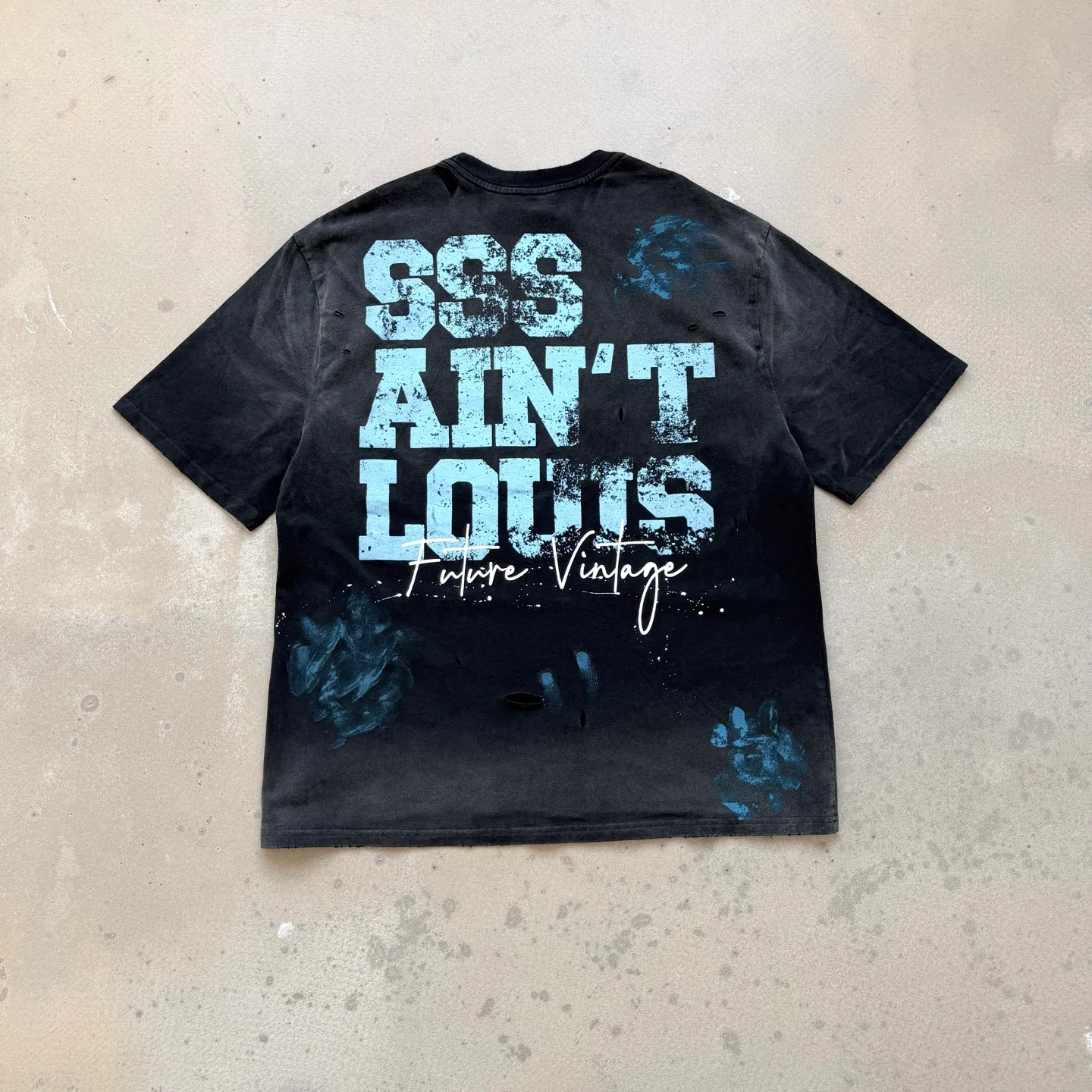 P138 #【Two Colors】CTS-108 Saint Street Dirty street graffiti style T-shirt. Ready-made hand-painted splash ink + multi-position manual destruction + heavy Assute fermentation mill spray horse wash process. Full of retro and high-end feeling. Size: S M L XL